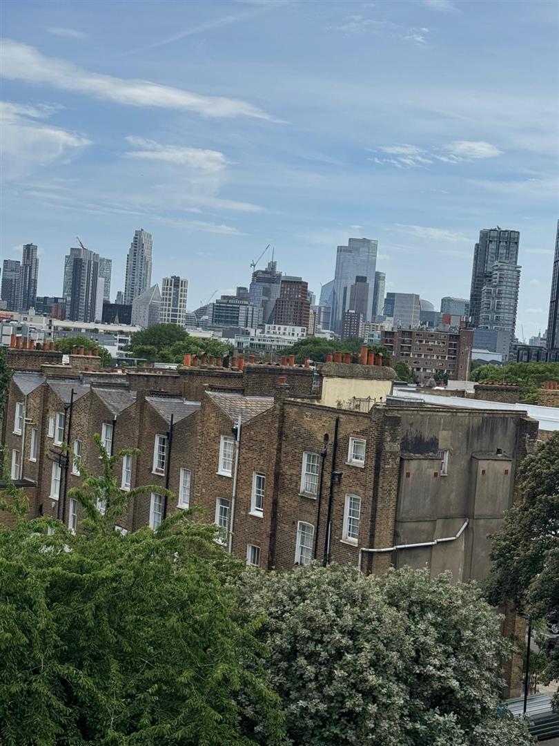 Flat Packington Street in Greater London