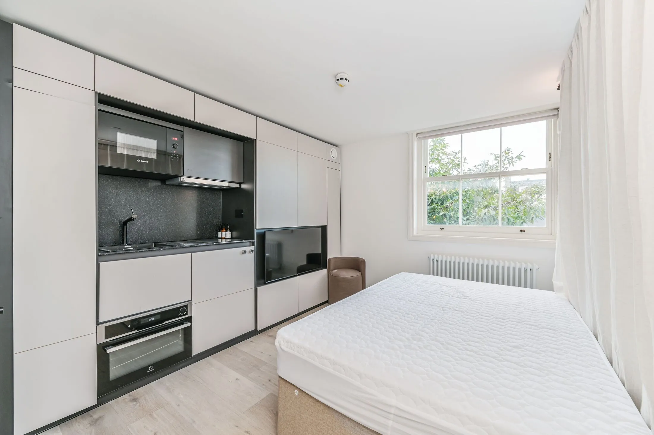 Room Haydon Way in Greater London