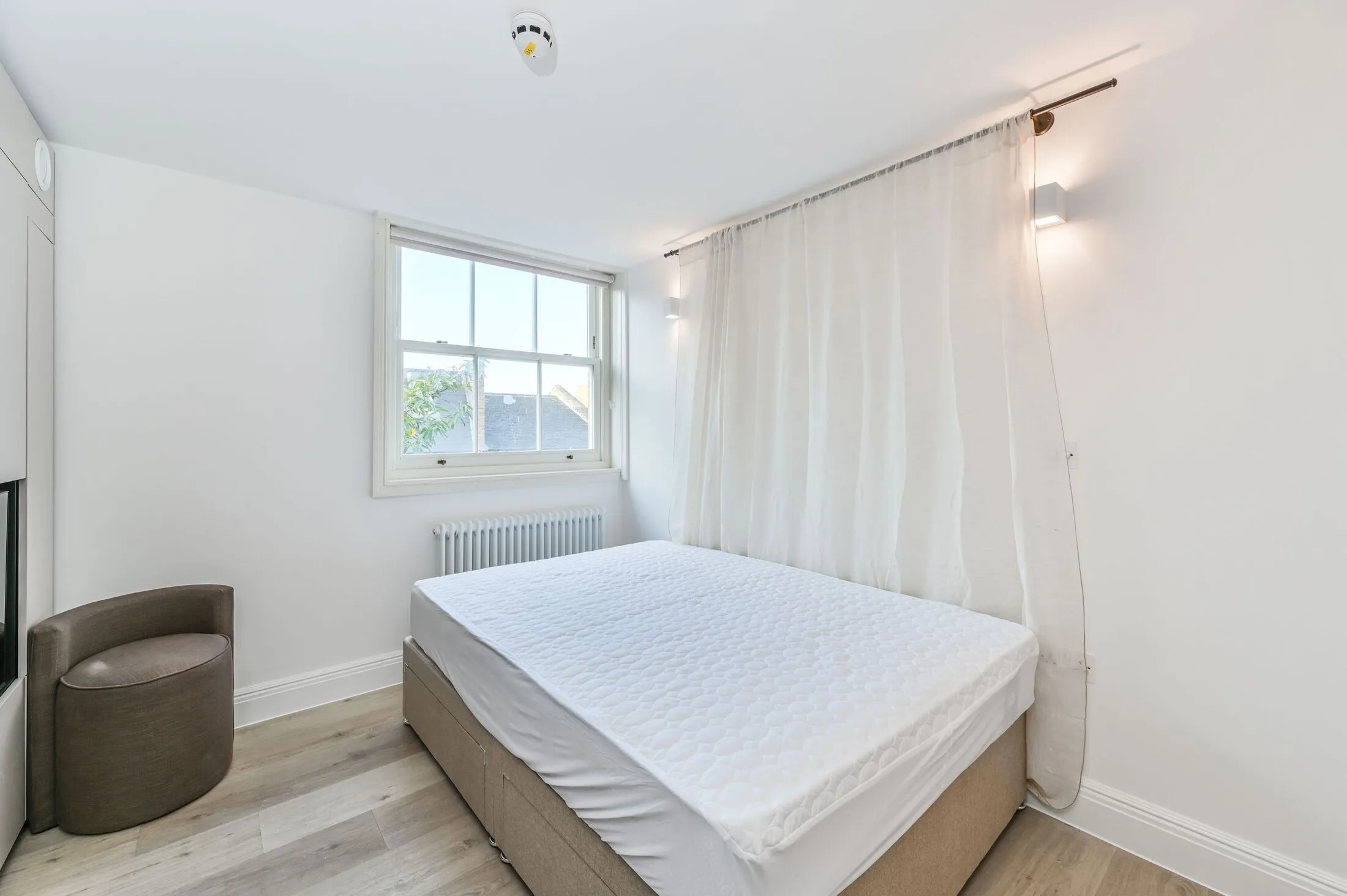 Room Haydon Way in Greater London
