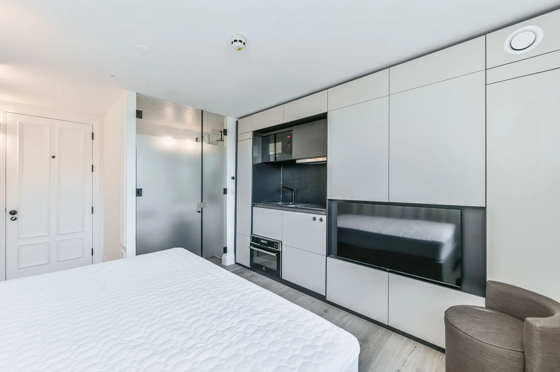 Room Haydon Way in Greater London