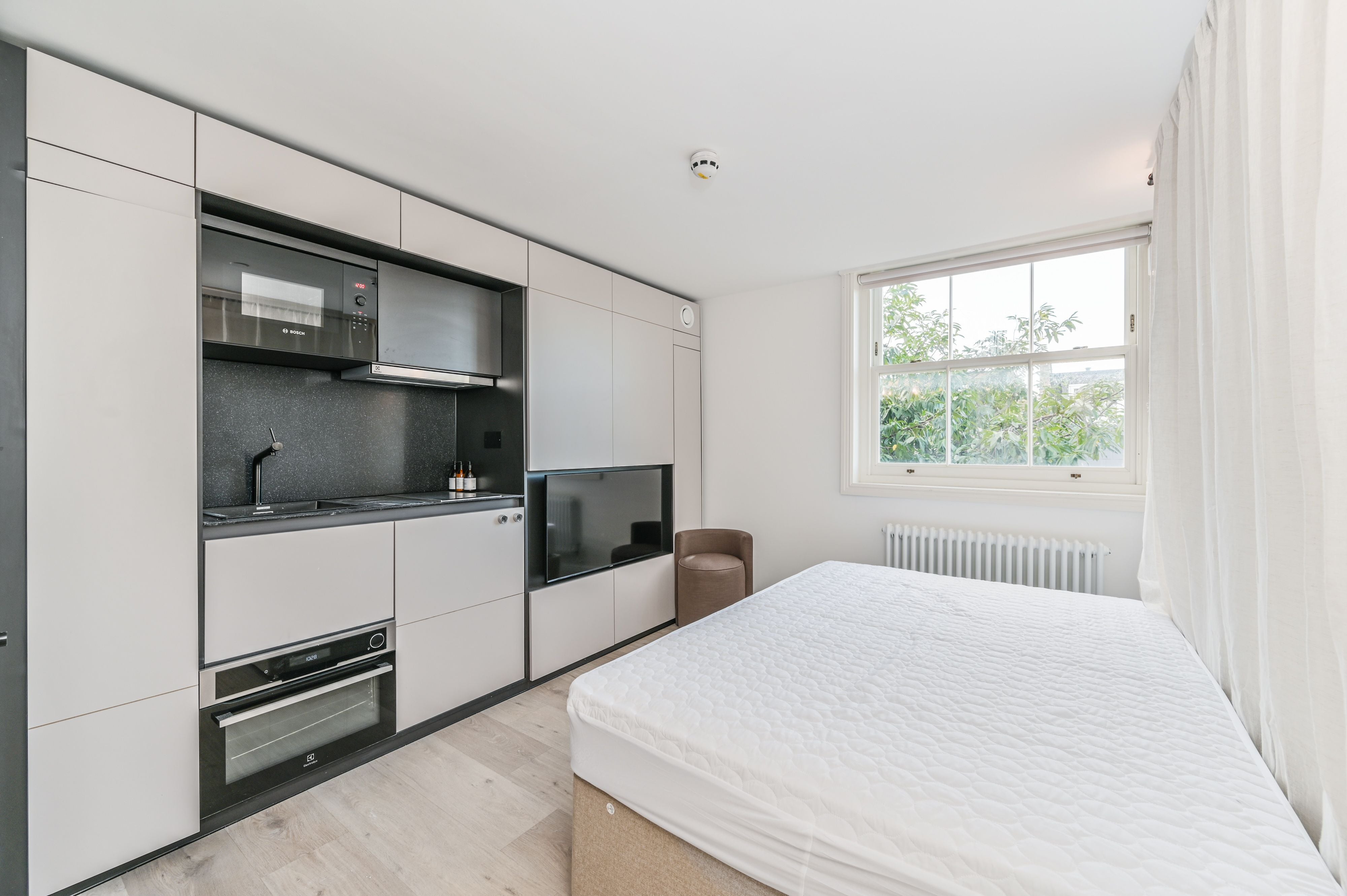Room Haydon Way in Greater London