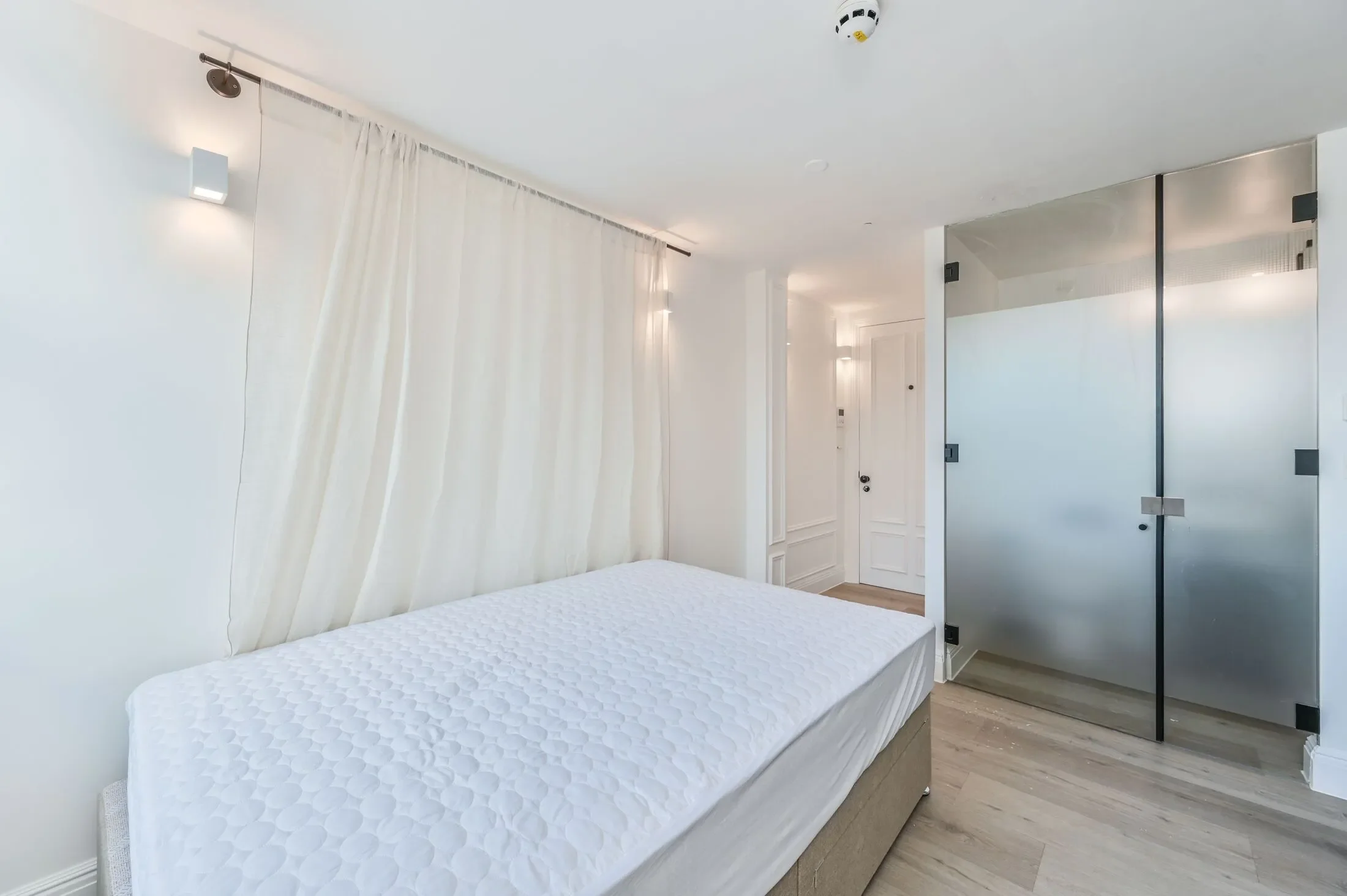 Room Haydon Way in Greater London
