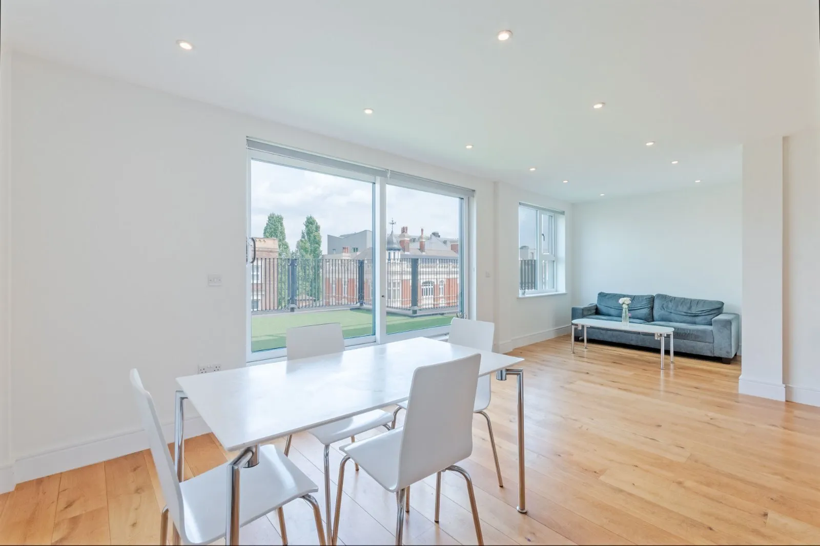 Flat Drakes Courtyard in Greater London
