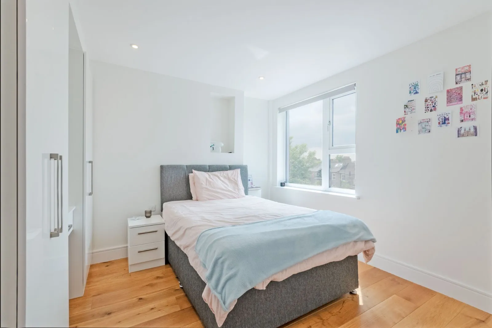 Flat Drakes Courtyard in Greater London
