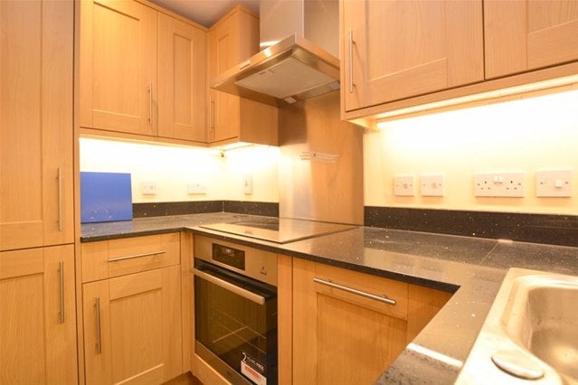 Flat Lyon Road in Greater London