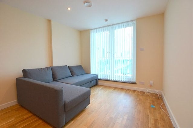 Flat Lyon Road in Greater London