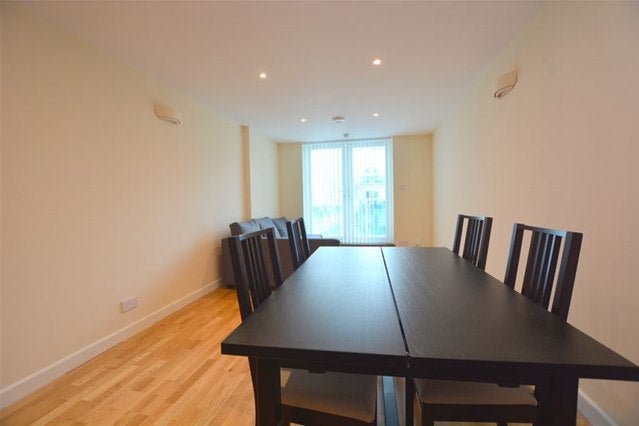 Flat Lyon Road in Greater London