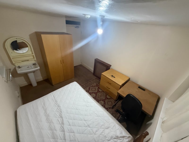 Room Cross Vale Road in Sunderland