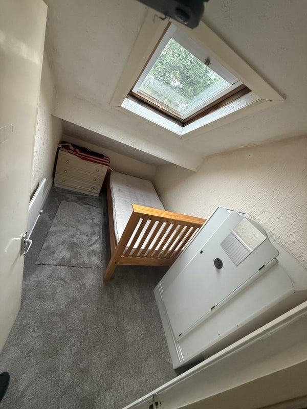 Room Cross Vale Road in Sunderland