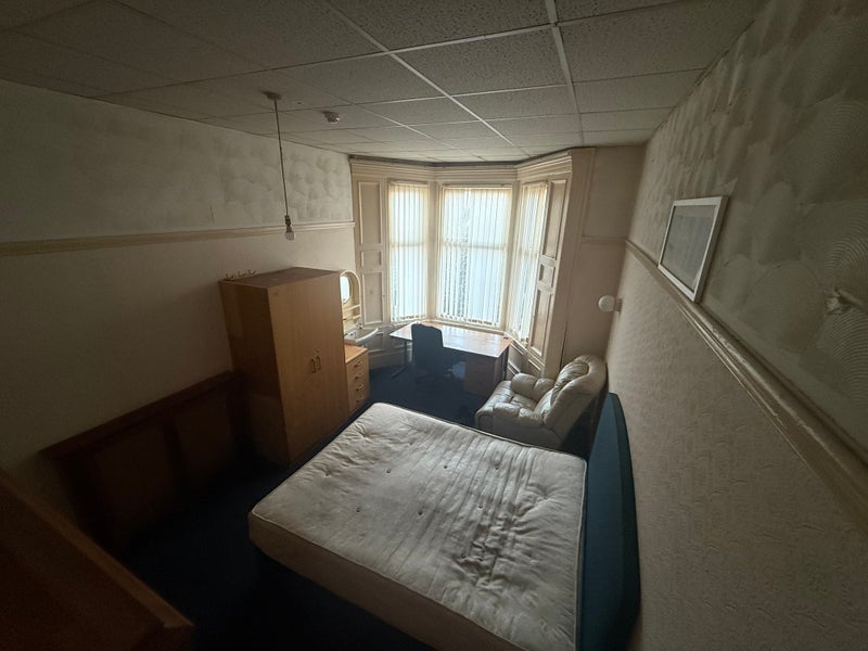Room Cross Vale Road in Sunderland