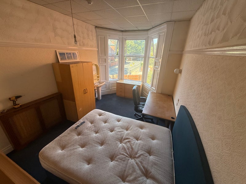 Room Cross Vale Road in Sunderland