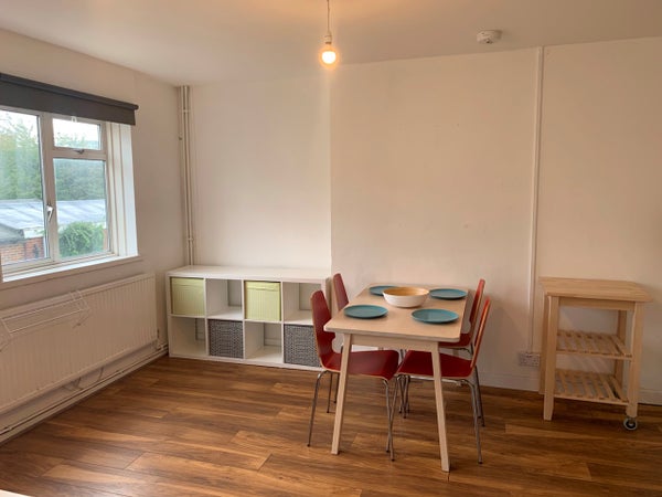 Flat Tinsley Road in London