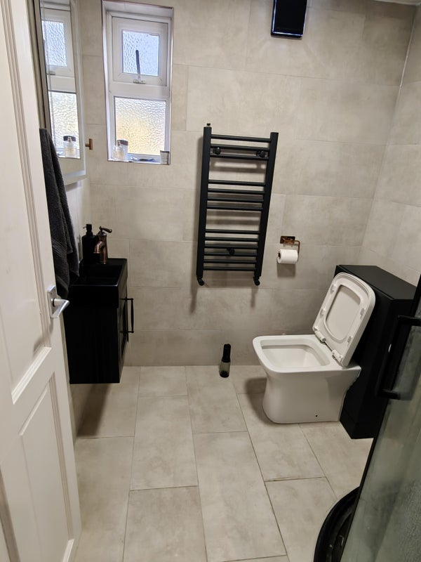 Flat Tankerville Road in Greater London