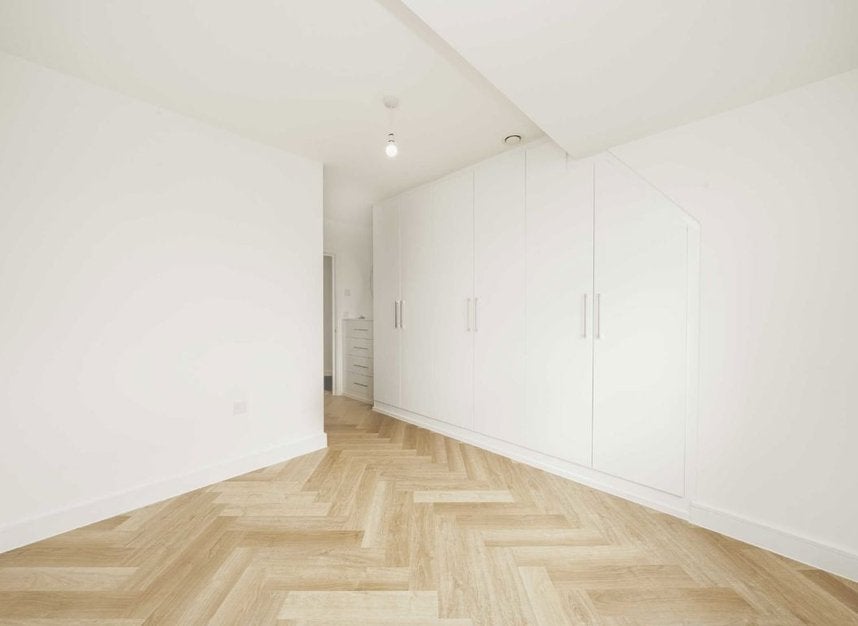 Flat Henry Darlot Drive in Greater London