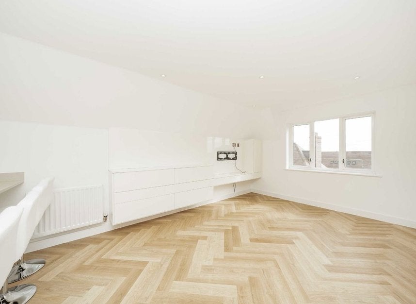 Flat Henry Darlot Drive in Greater London
