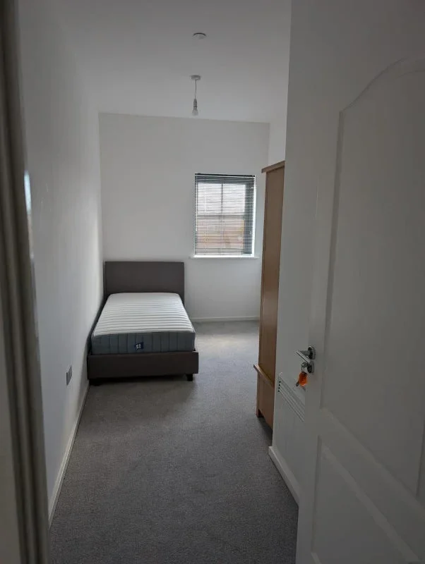 Room Sayers Way in Greater London