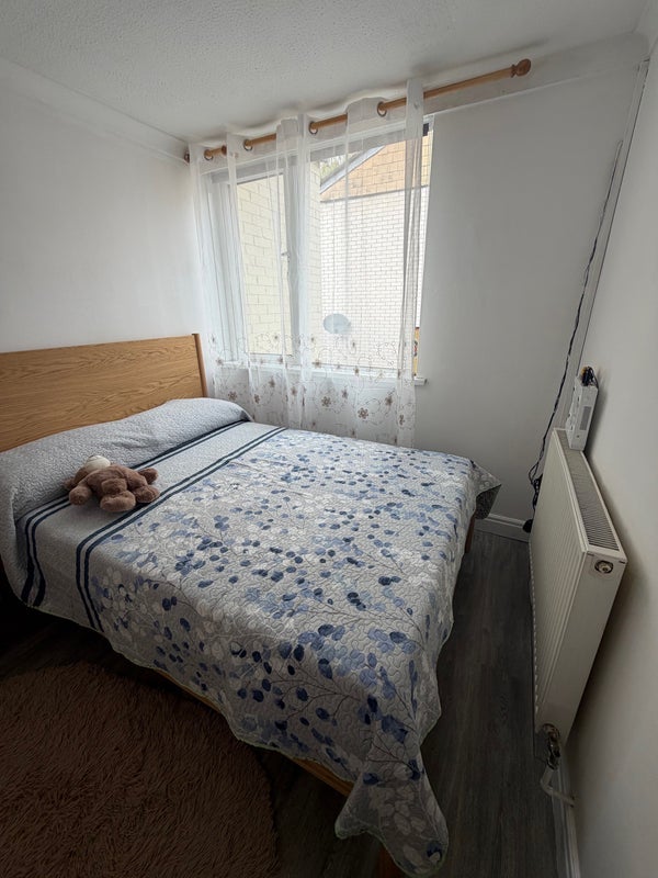 Room Circle Way West in Cardiff