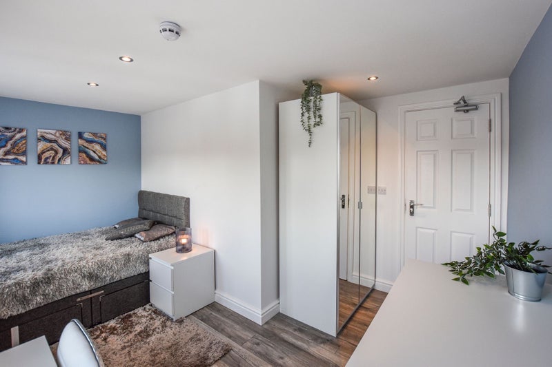 Room Bury New Road in Whitefield