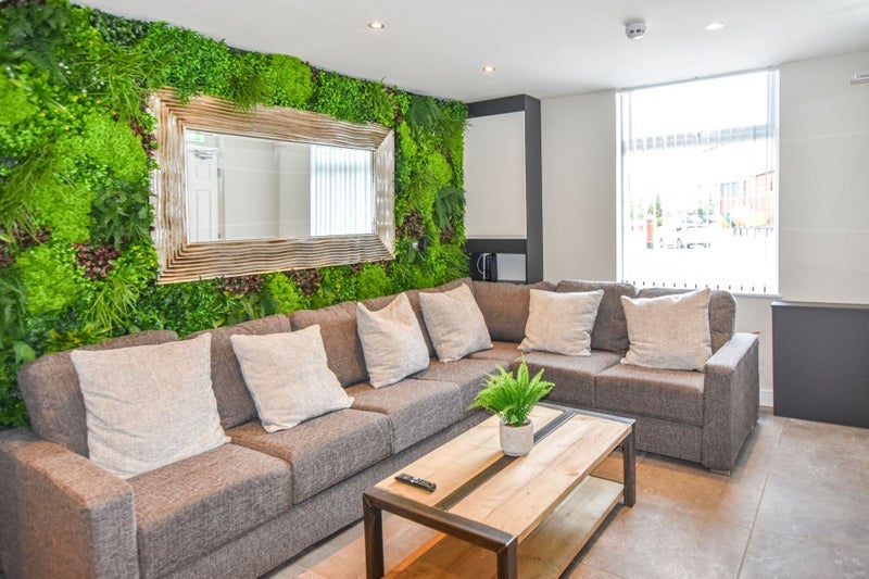 Room Bury New Road in Whitefield
