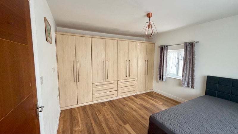 Room Seymour Road in Slough