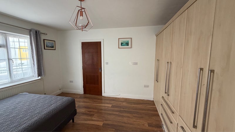 Room Seymour Road in Slough