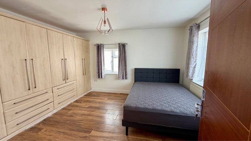 Room Seymour Road in Slough