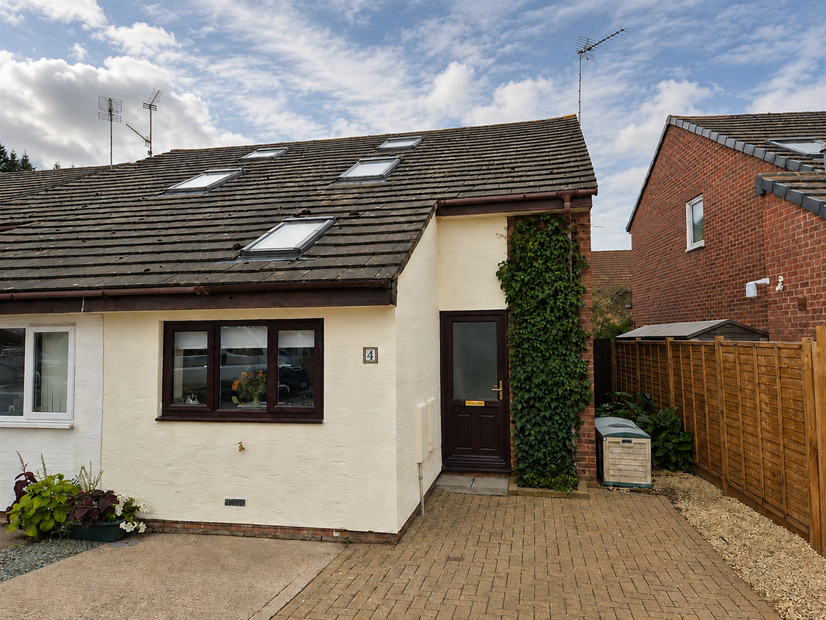 House Grosmont Close in Monmouth