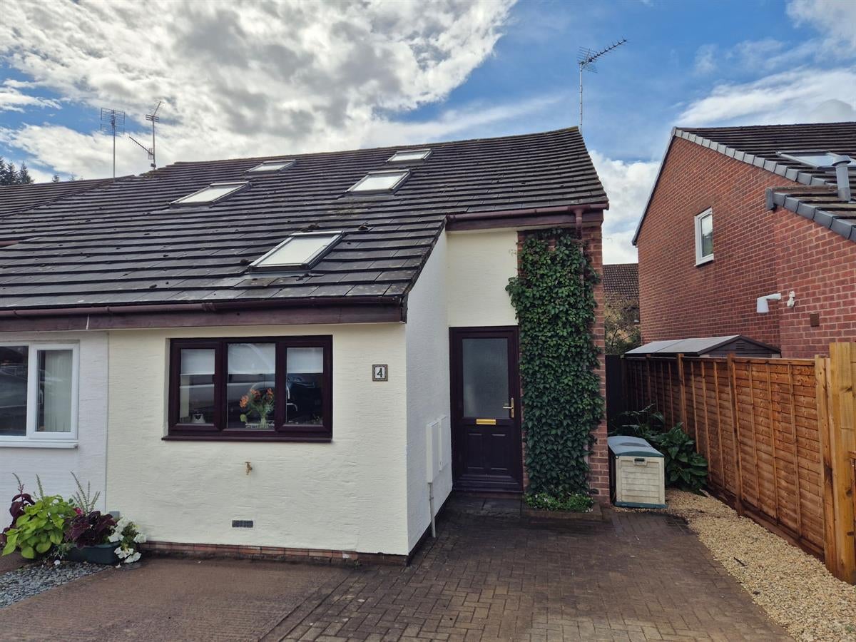 House Grosmont Close in Monmouth