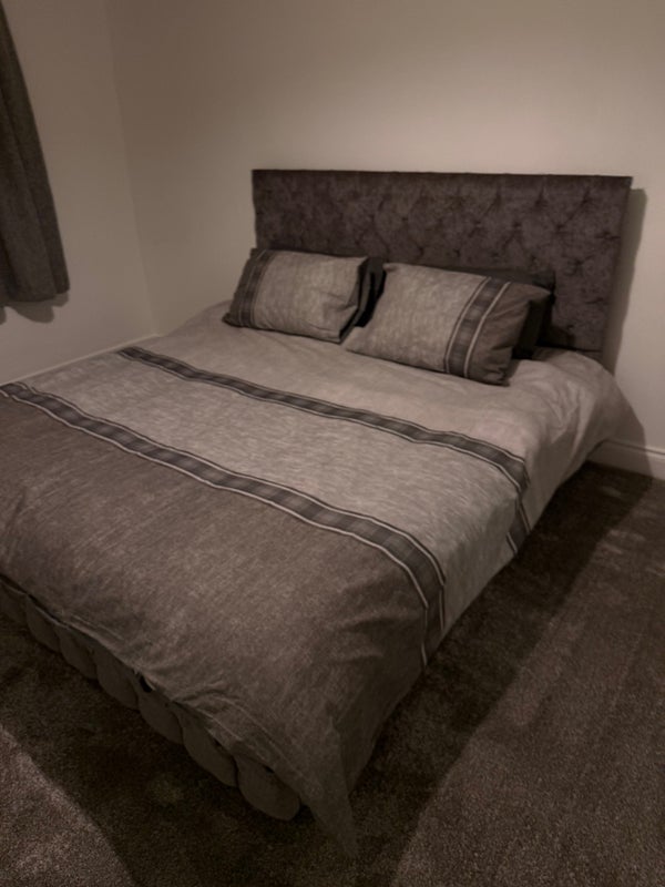 Room Hillend Crescent in Duntocher