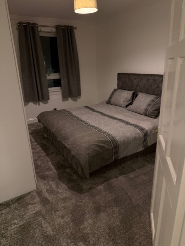 Room Hillend Crescent in Duntocher