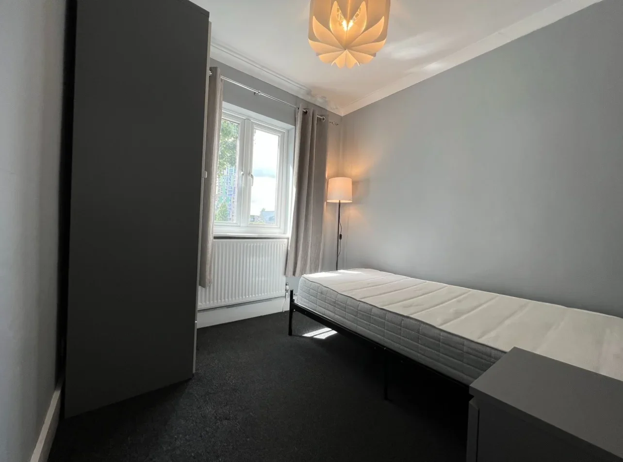 Room Tunnel Avenue in Greater London