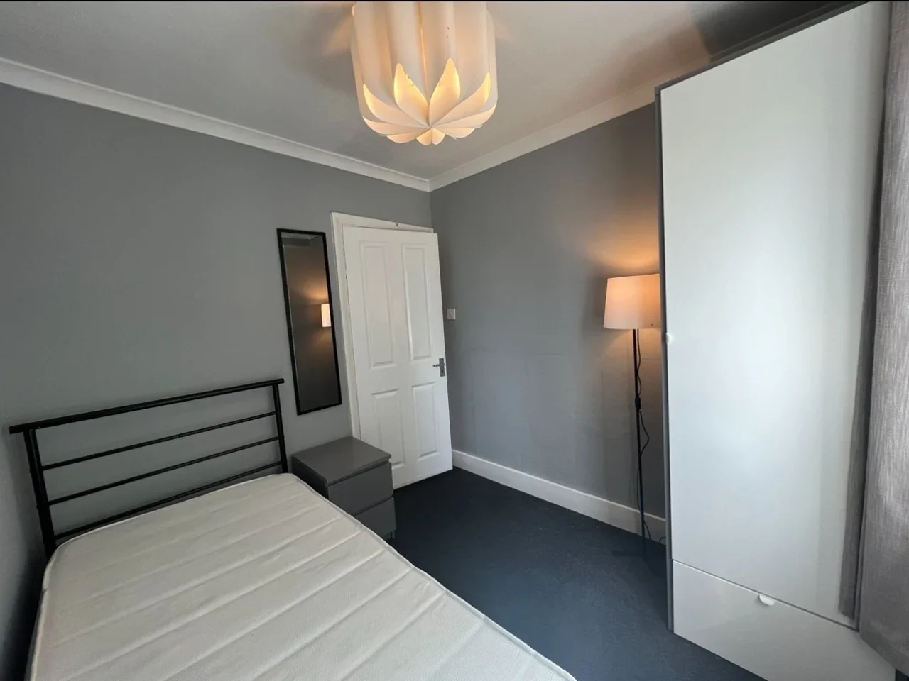 Room Tunnel Avenue in Greater London
