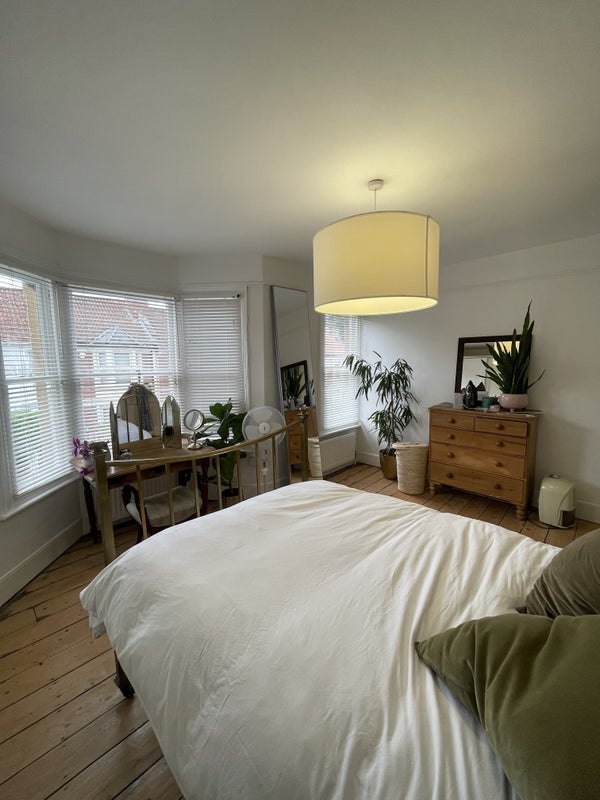Room Repton Road in Bristol