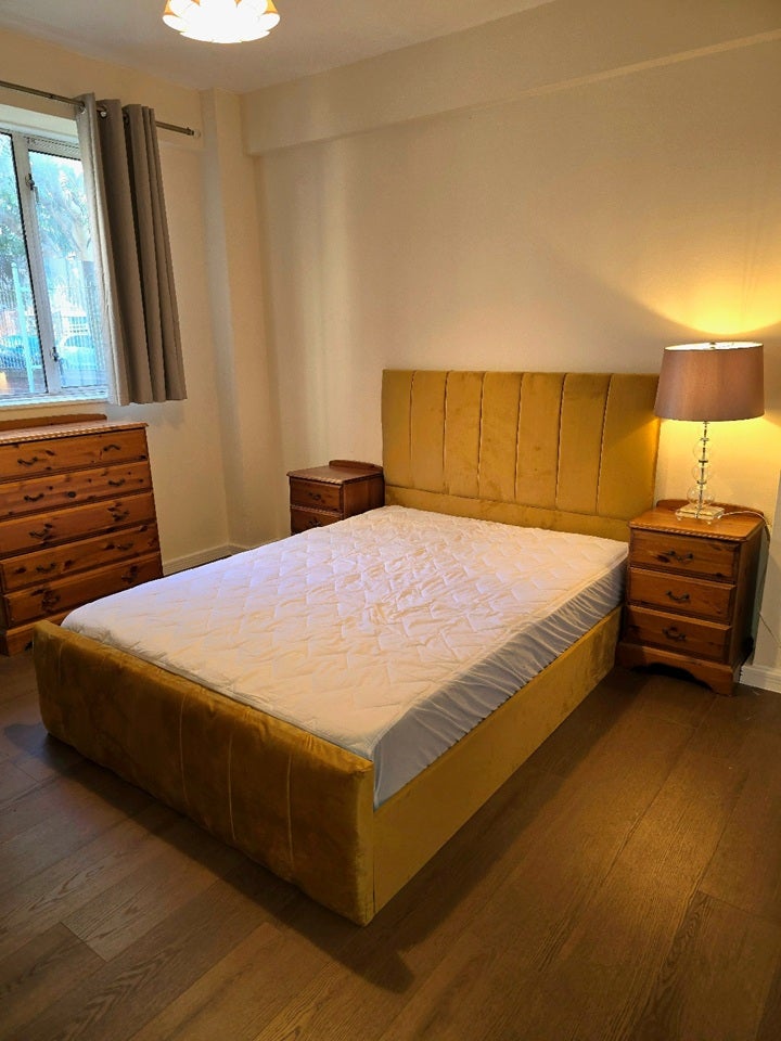 Room Mile End Road in Greater London
