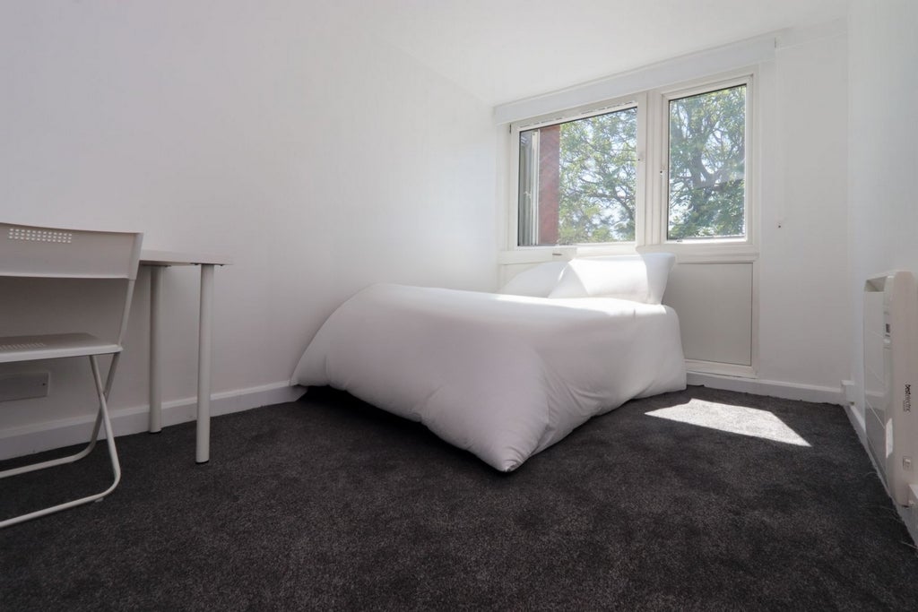 Room Globe Road in Greater London