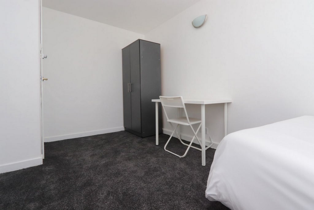 Room Globe Road in Greater London
