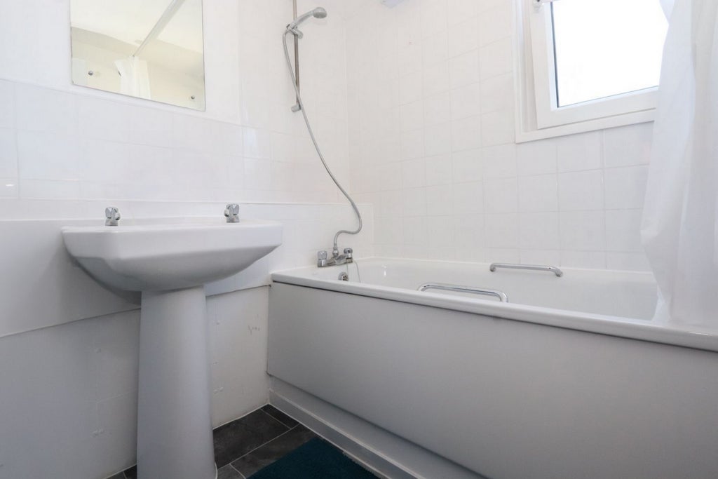 Room Globe Road in Greater London