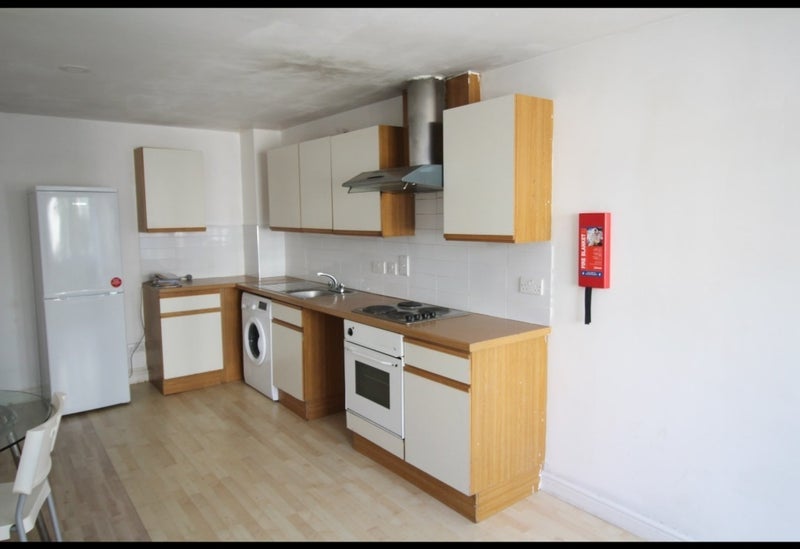 Room Clarendon Road in Leeds