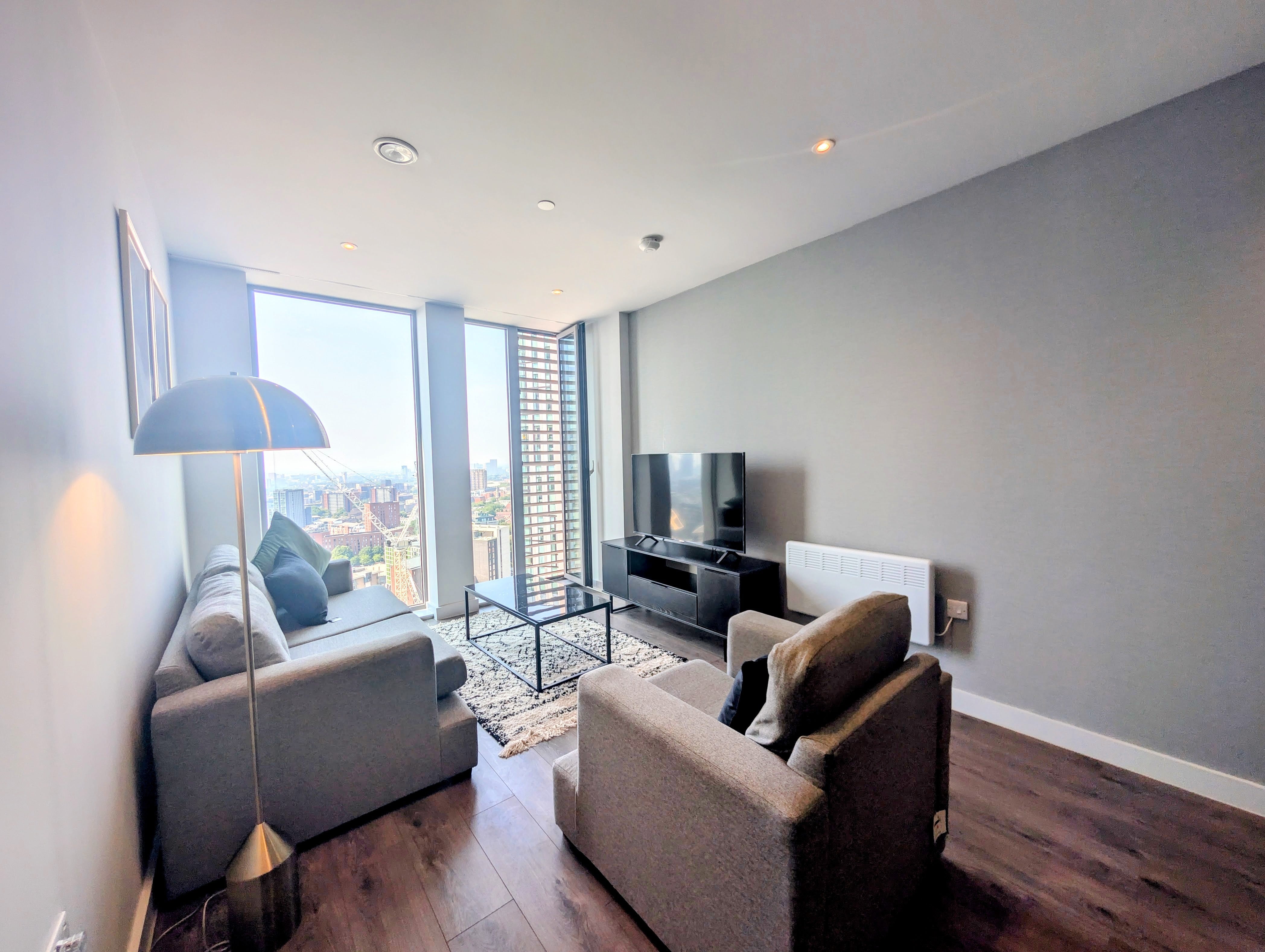 Flat Trinity Way in Salford