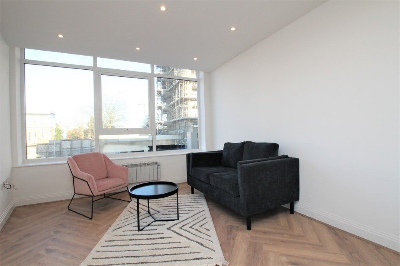 Flat Cricklefield Place in Greater London
