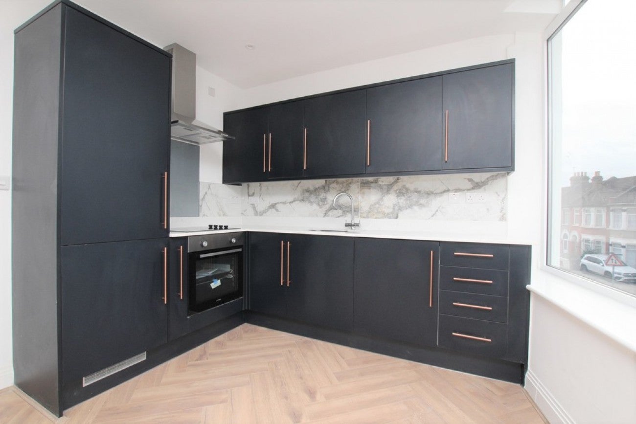 Flat Cricklefield Place in Greater London