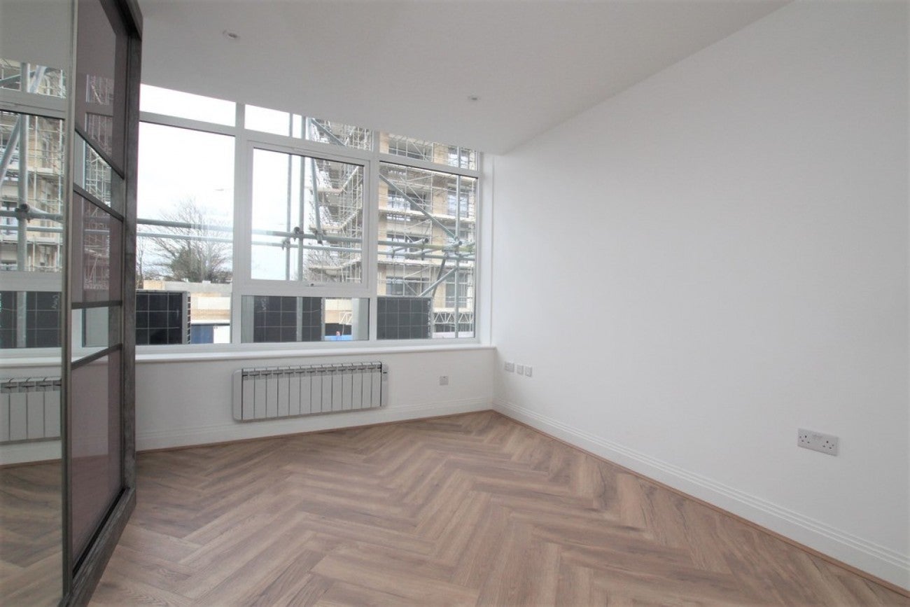 Flat Cricklefield Place in Greater London
