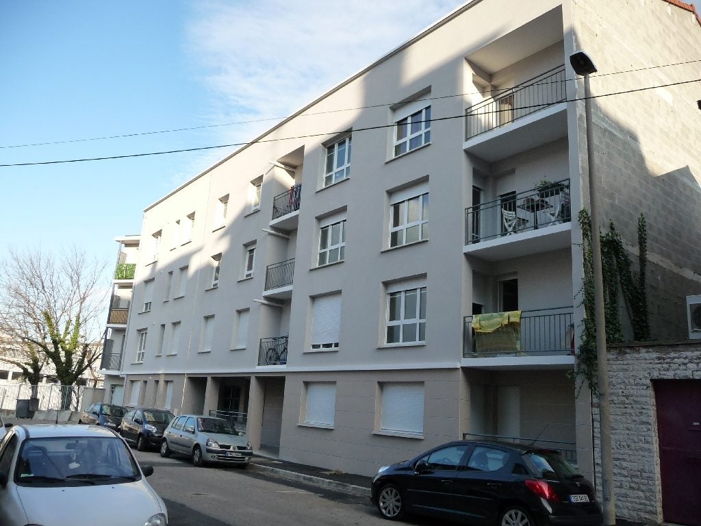 Flat Avenue Albert Einstein in Villeurbanne