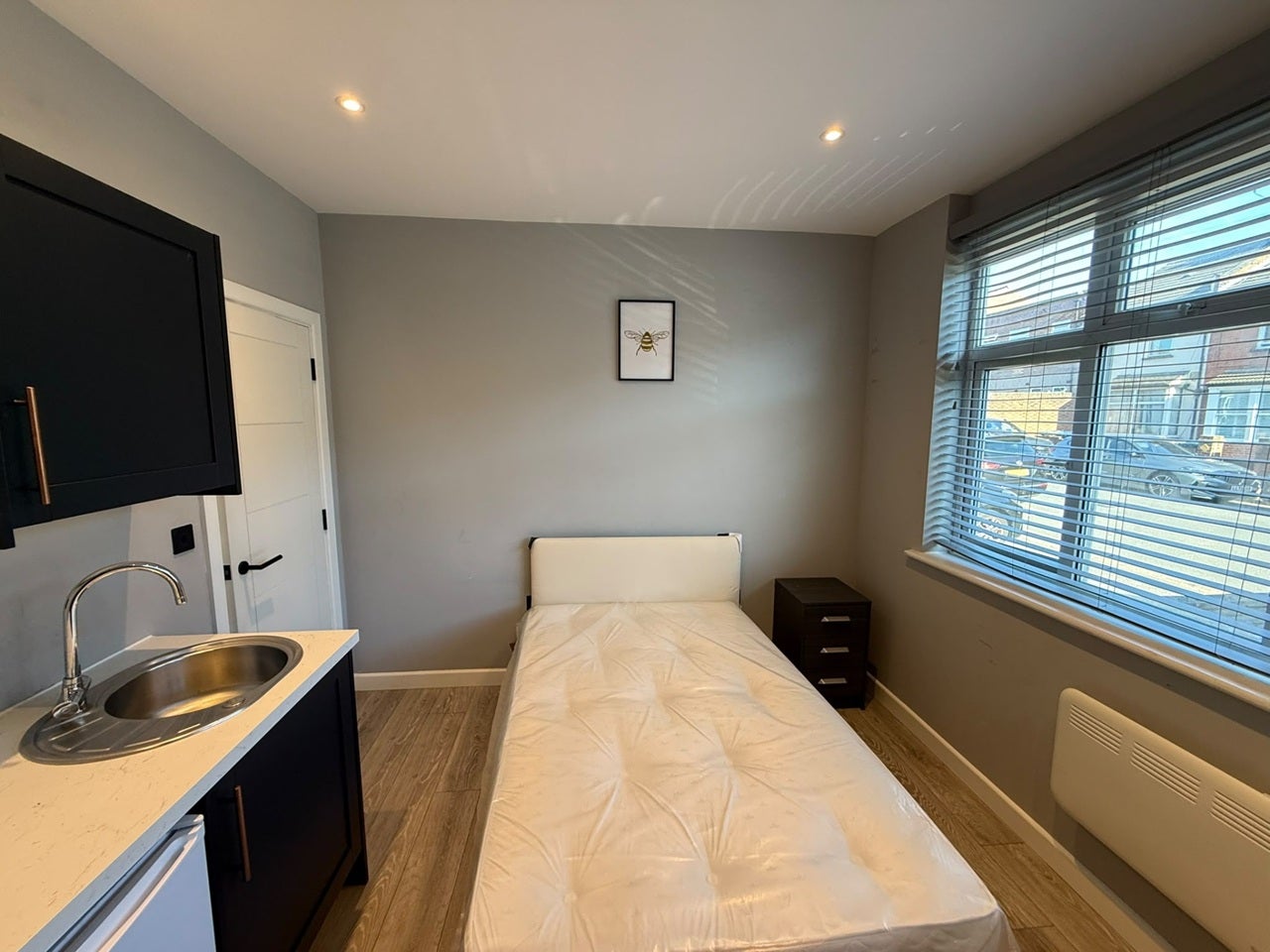 Flat Claremont Road in Greater London