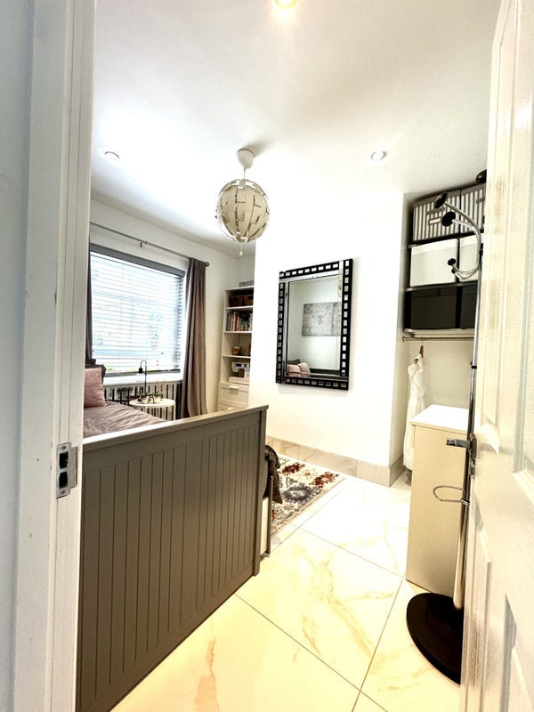 Room St Anns Road in Greater London