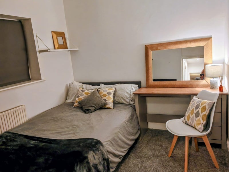 Room Hough Green in Ashley