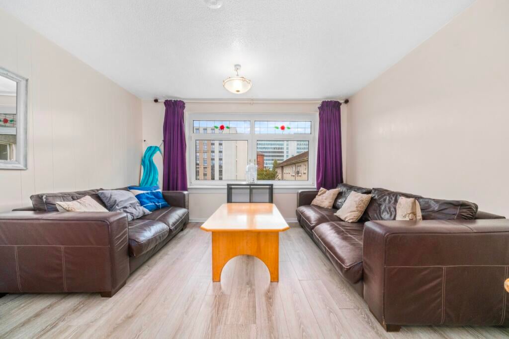 Flat St Mungo Avenue in Glasgow
