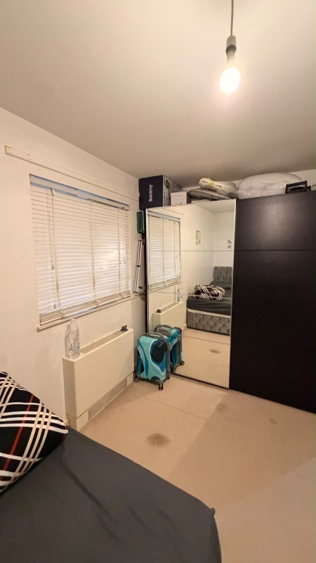 Room Queens Road in Greater London