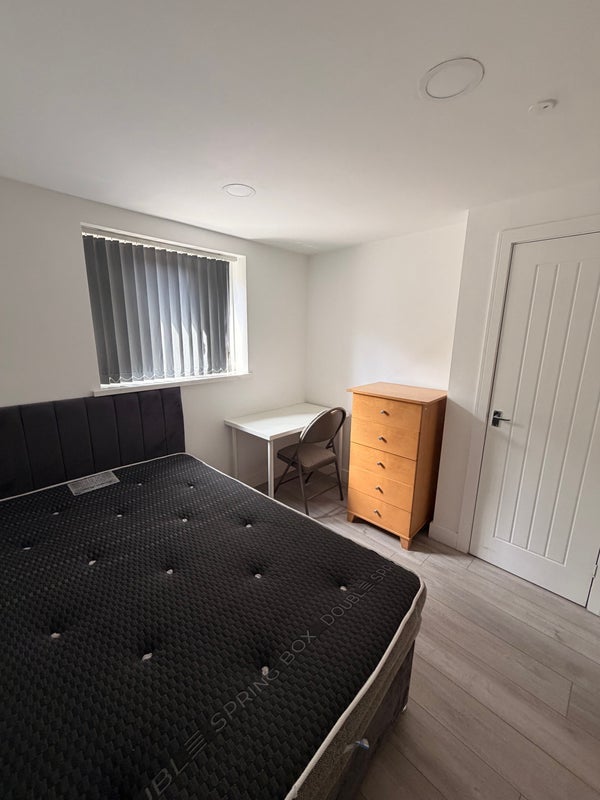 Room Spencer Street in Cardiff