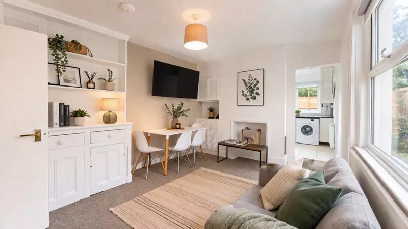 Room Fishponds Road in Bristol